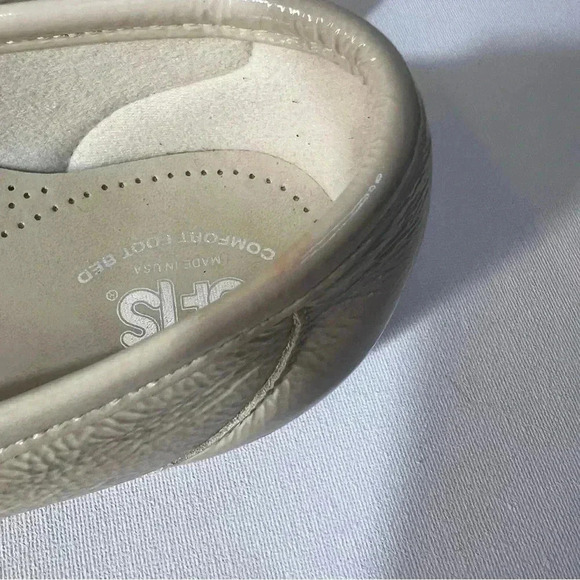 SAS METRO BEIGE PATENT LEATHER FLATS WOMEN'S SHOES SLIP-ON  CADUAL SIZE 9 1/5 - Picture 9 of 11